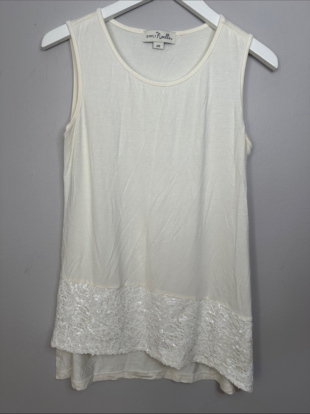 Simply Noelle Cream Sleeveless Tank with Lace Hem size s/M
